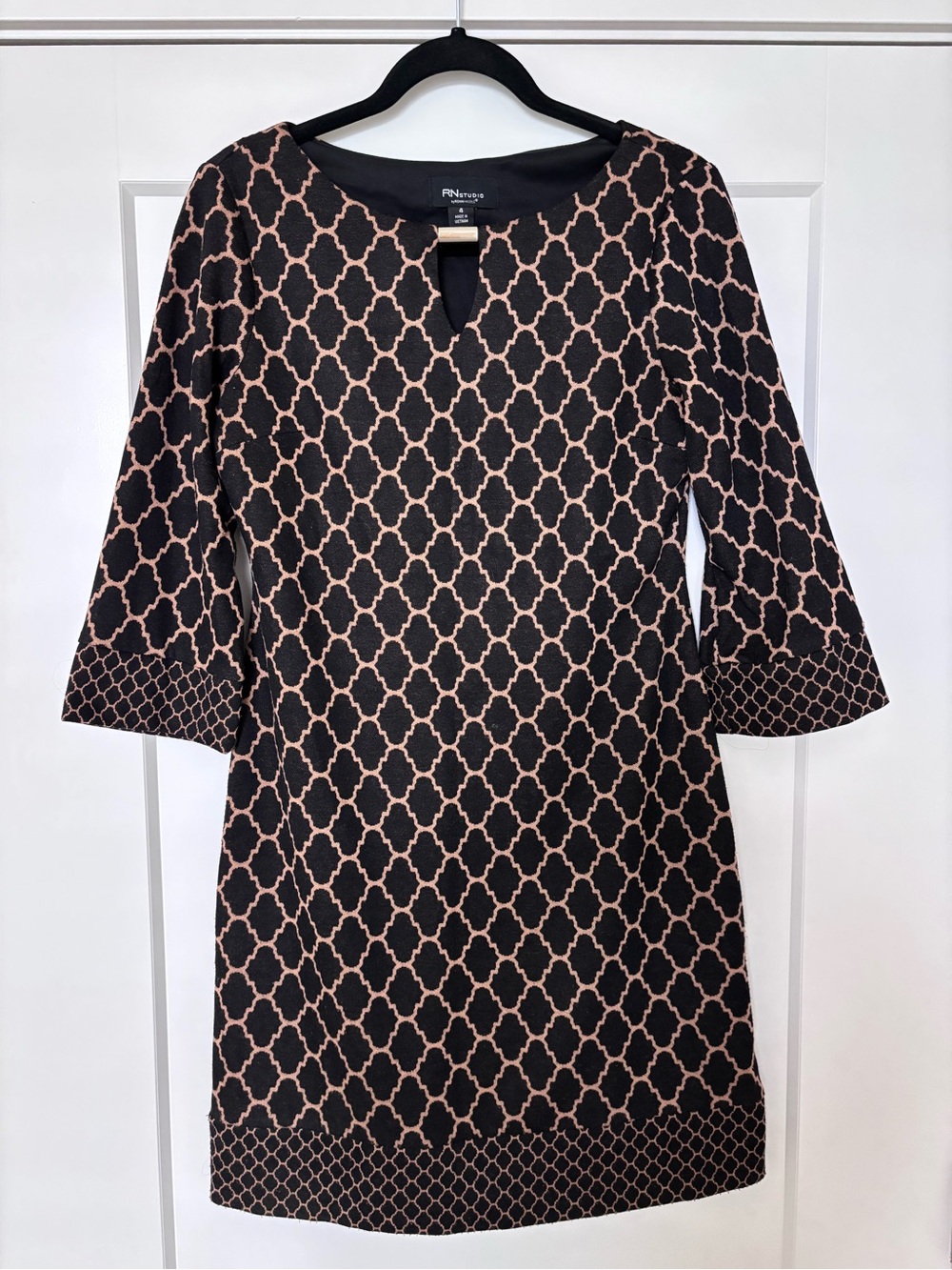 RNStudio Black and Tan Geometric-Print Midi Dress